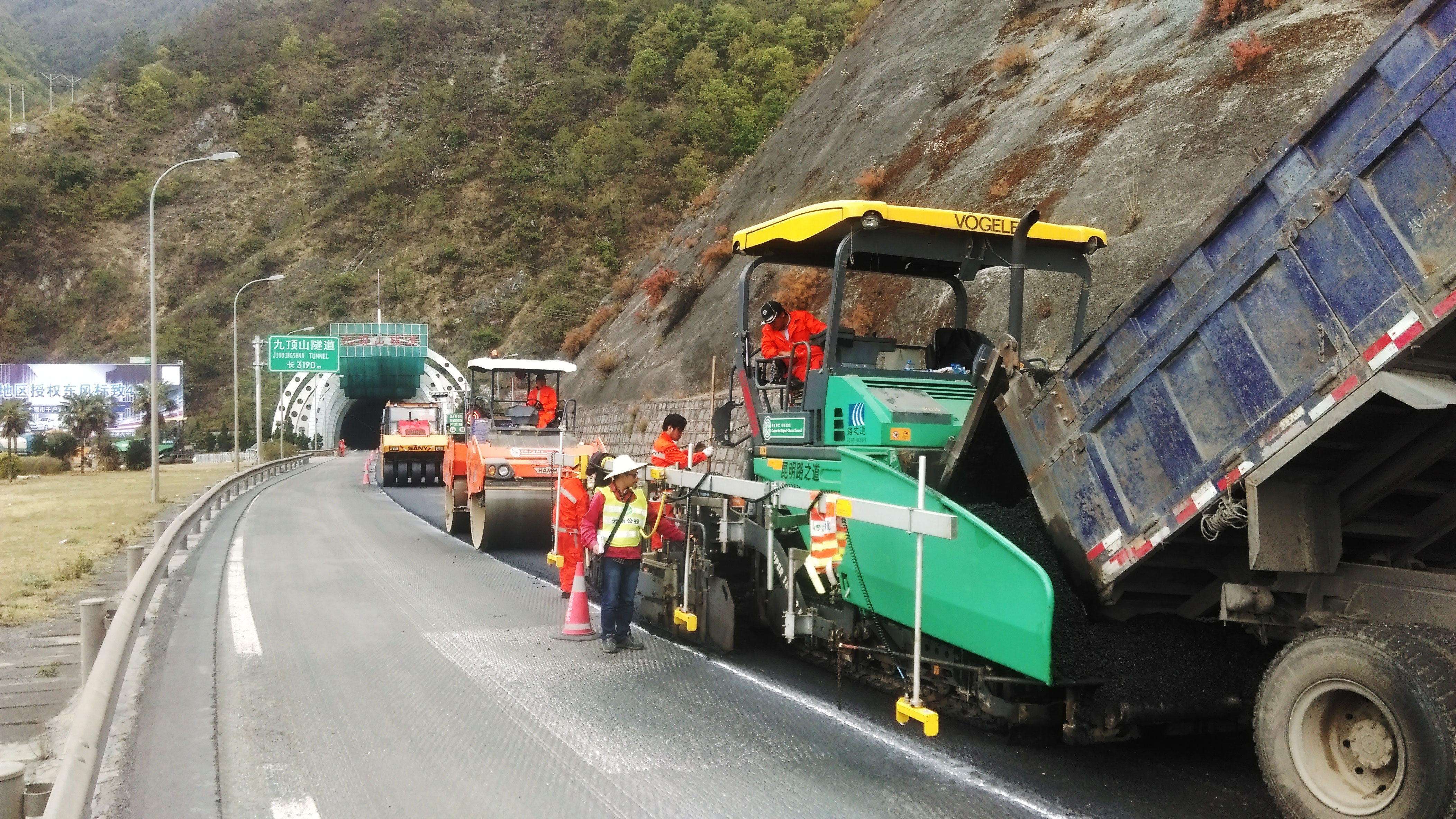 多年行業積淀，專業持證機手，精細作業，值得信賴